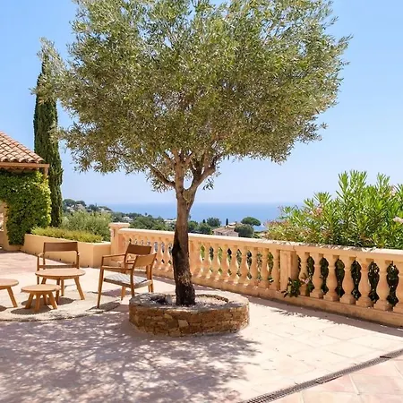 Apartament Charming, Elegant, Spacious House In Saint-raphael