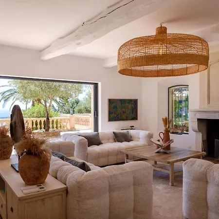 Apartament Charming, Elegant, Spacious House In Saint-raphael