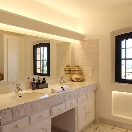 Charming, Elegant, Spacious House In Saint-raphael Saint-Raphaël