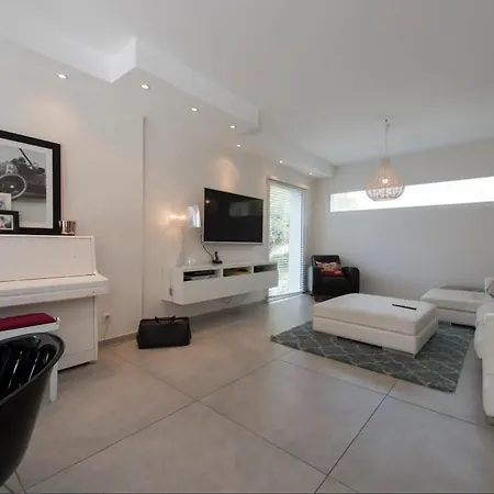 Charming, Elegant, Spacious House In Saint-raphael *