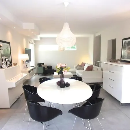 Charming, Elegant, Spacious House In Saint-raphael Apartament