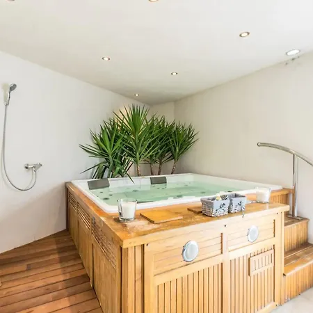 Apartmán Charming, Elegant, Spacious House In Saint-raphael Saint-Raphaël