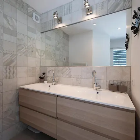 Apartmán Charming, Elegant, Spacious House In Saint-raphael *