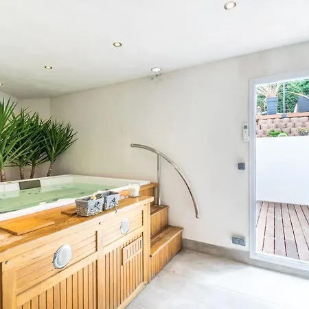 Charming, Elegant, Spacious House In Saint-raphael Apartmán *